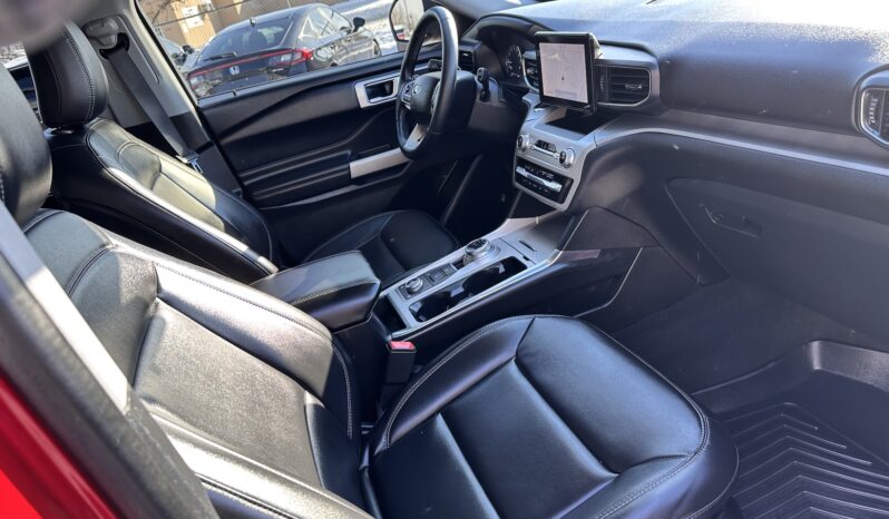 
								2022 FORD EXPLORER AWD full									