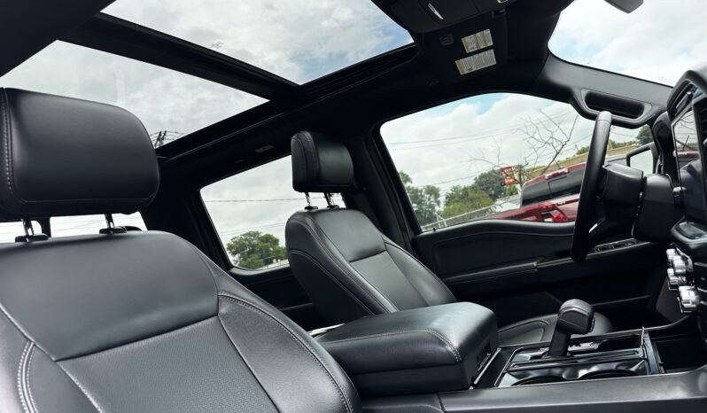 
								2025 FORD F-150 4X4 LARIAT full									