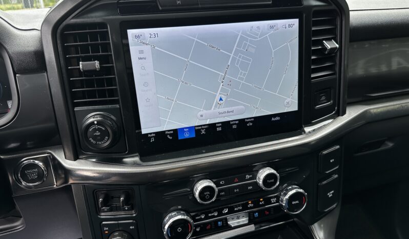 
								2025 FORD F-150 4X4 LARIAT full									