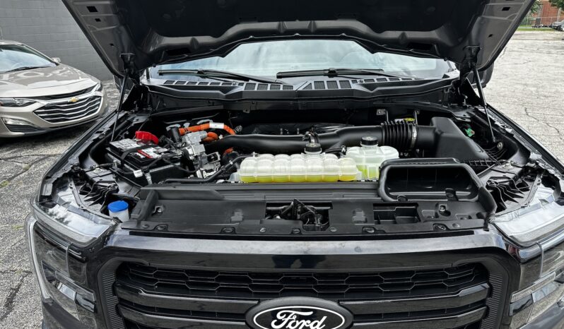 
								2025 FORD F-150 4X4 LARIAT full									